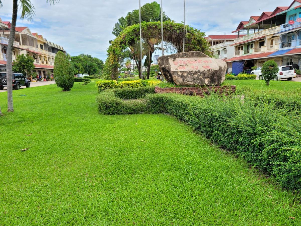 Yana House Phnom Penh Hotel Bagian luar foto